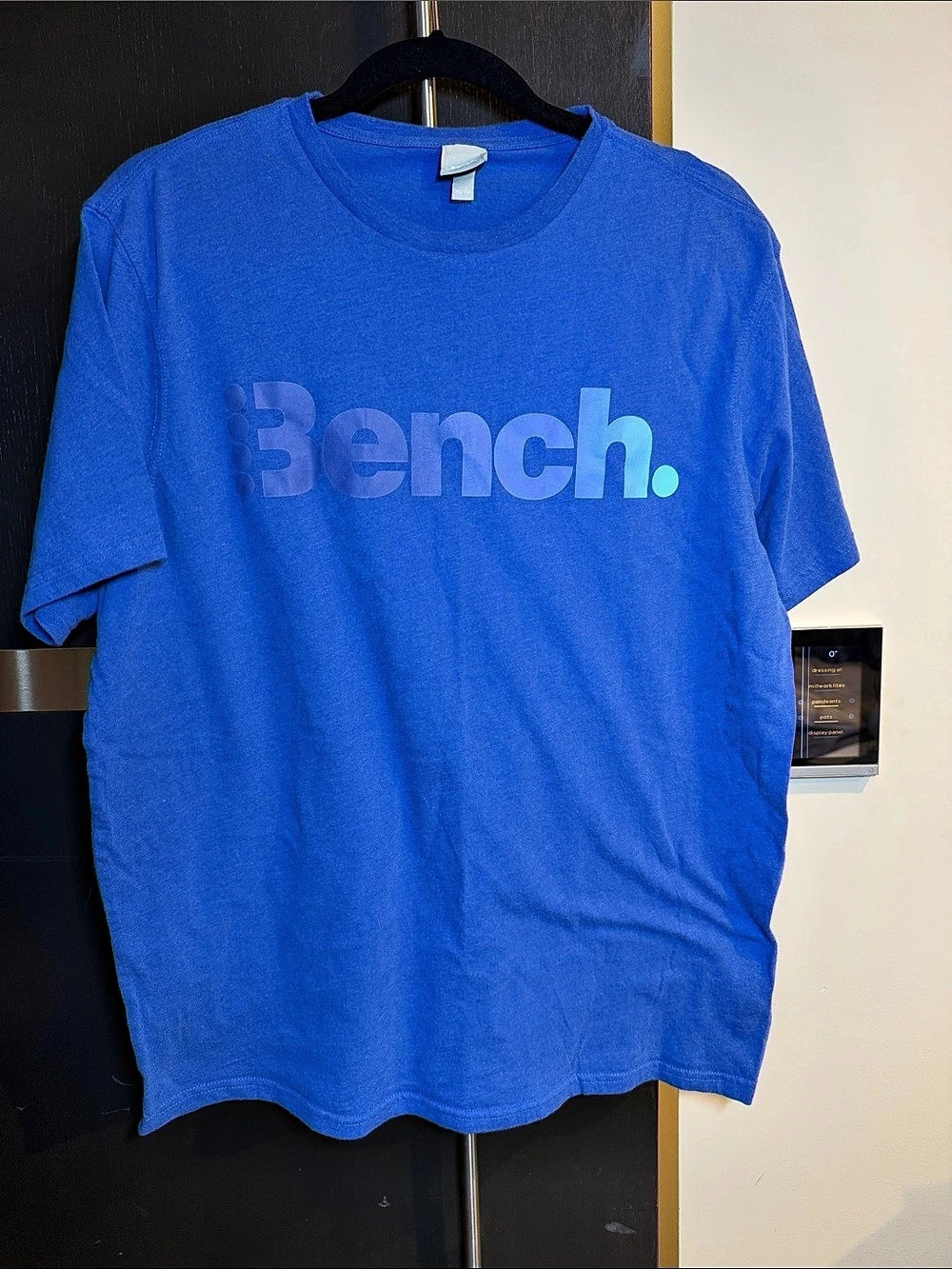 Bench. Short Sleeve Tee in Blue Size XL Like New